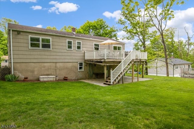 10 Hemlock Pl, Ringwood Boro, NJ 07456