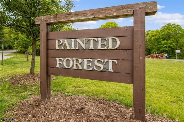 10 Hemlock Pl, Ringwood Boro, NJ 07456