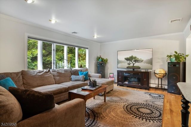 10 Hemlock Pl, Ringwood Boro, NJ 07456