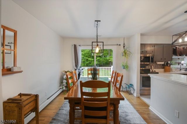 10 Hemlock Pl, Ringwood Boro, NJ 07456
