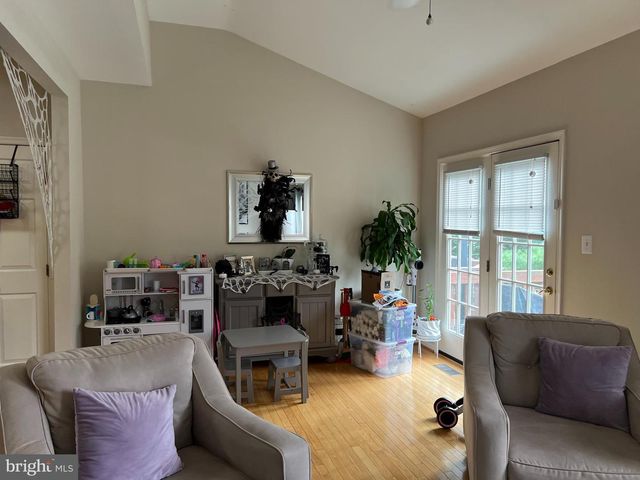 43389 CHOKEBERRY SQ, Ashburn, VA 20147