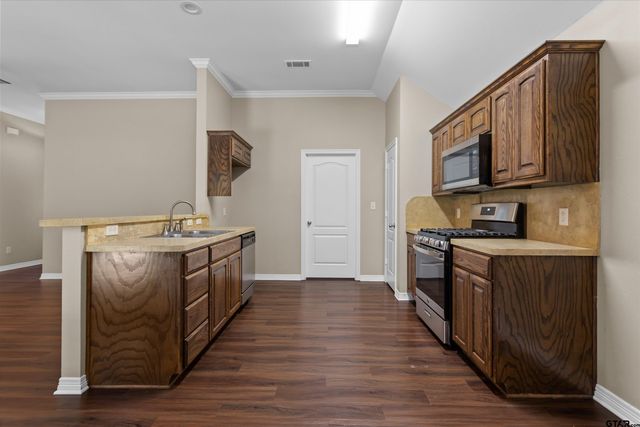 3121 Vineyard Ave., Tyler, TX 75701