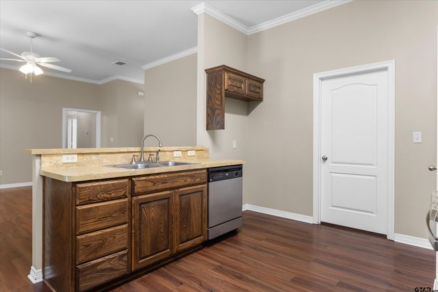 3121 Vineyard Ave., Tyler, TX 75701