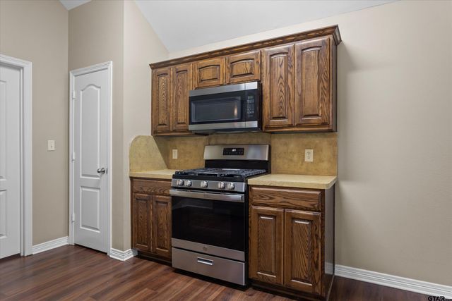 3121 Vineyard Ave., Tyler, TX 75701
