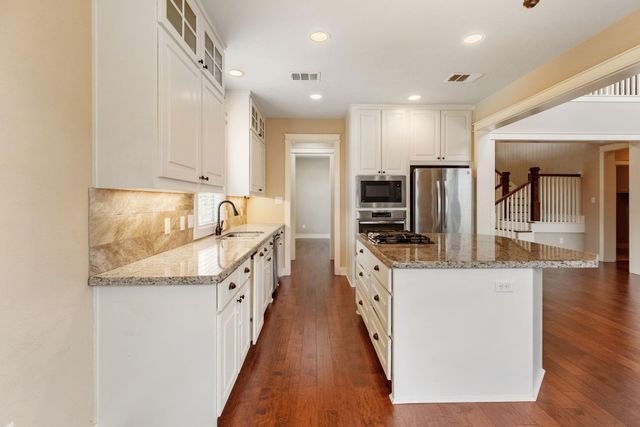 2136 Rockcliffe Loop, College Station, TX 77845