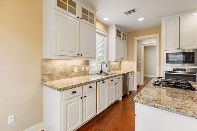 2136 Rockcliffe Loop, College Station, TX 77845