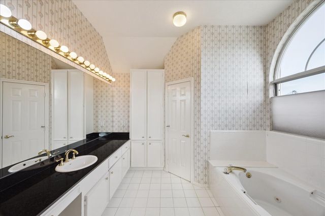 422 Bay Colony Drive, La Porte, TX 77571