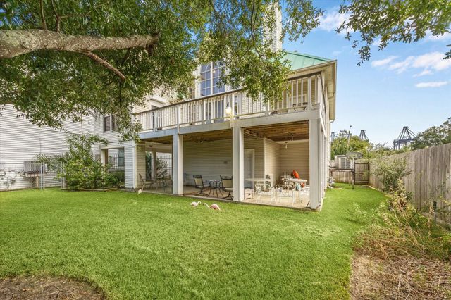 422 Bay Colony Drive, La Porte, TX 77571