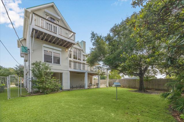 422 Bay Colony Drive, La Porte, TX 77571