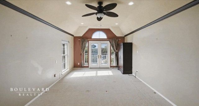 422 Bay Colony Drive, La Porte, TX 77571