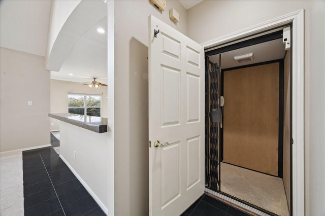 422 Bay Colony Drive, La Porte, TX 77571