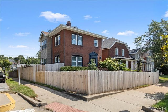 1200 McCausland Avenue, St Louis, MO 63117
