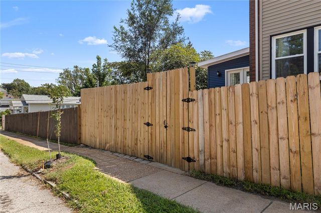 1200 McCausland Avenue, St Louis, MO 63117