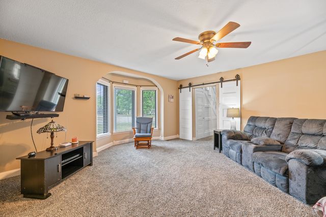 423 N Main St, Belle Plaine, KS 67013