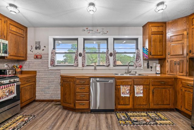 423 N Main St, Belle Plaine, KS 67013