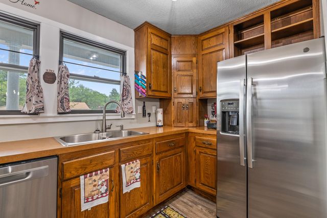423 N Main St, Belle Plaine, KS 67013