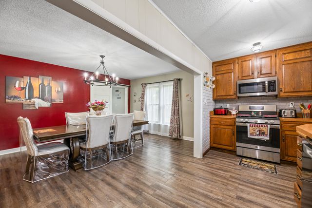 423 N Main St, Belle Plaine, KS 67013