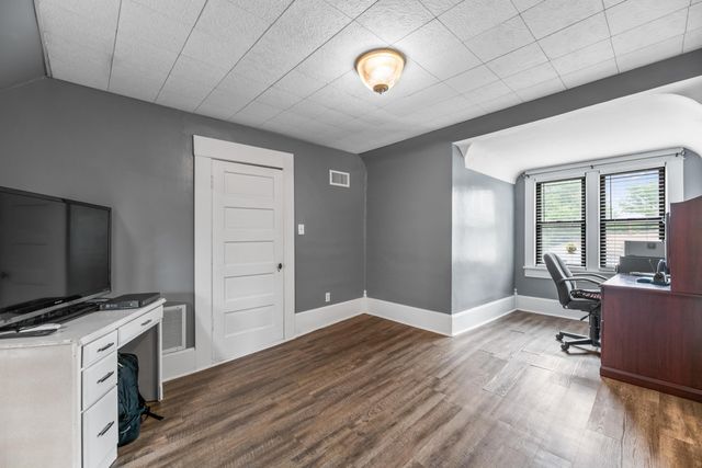 423 N Main St, Belle Plaine, KS 67013