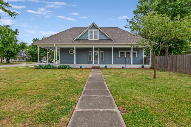 423 N Main St, Belle Plaine, KS 67013