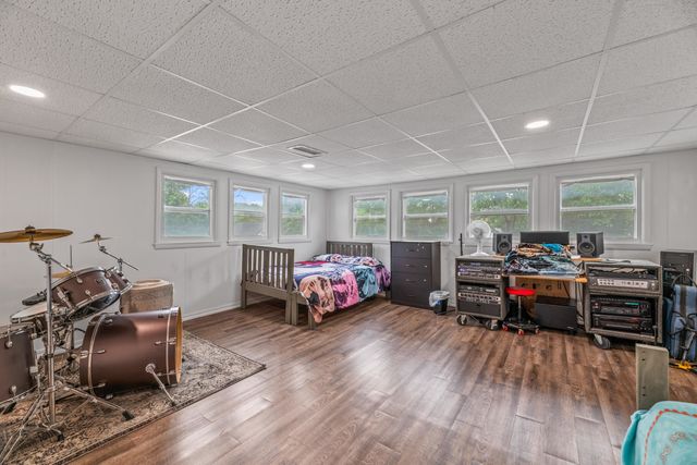 423 N Main St, Belle Plaine, KS 67013
