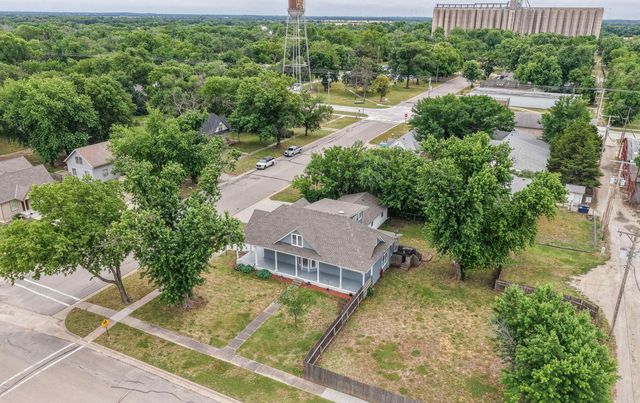 423 N Main St, Belle Plaine, KS 67013