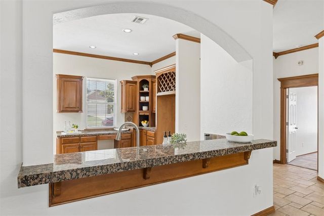 305 E Richmond Terrace, Mustang, OK 73064