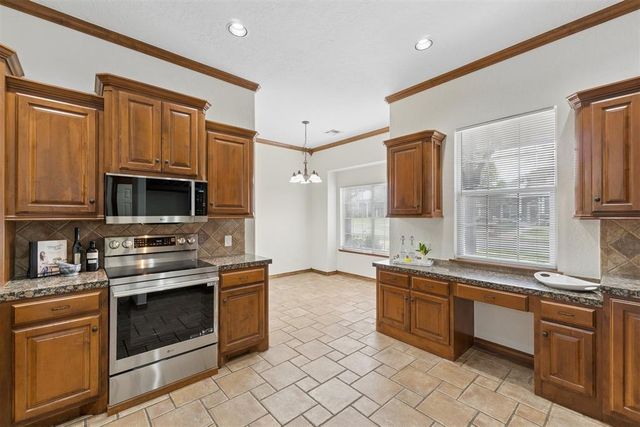 305 E Richmond Terrace, Mustang, OK 73064