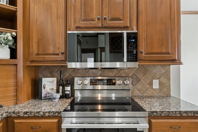 305 E Richmond Terrace, Mustang, OK 73064