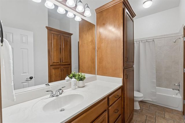 305 E Richmond Terrace, Mustang, OK 73064