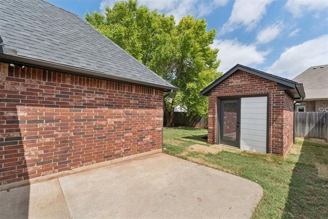 305 E Richmond Terrace, Mustang, OK 73064