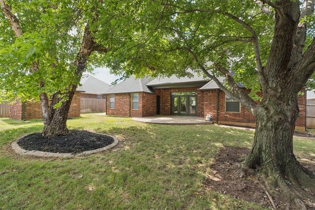 305 E Richmond Terrace, Mustang, OK 73064