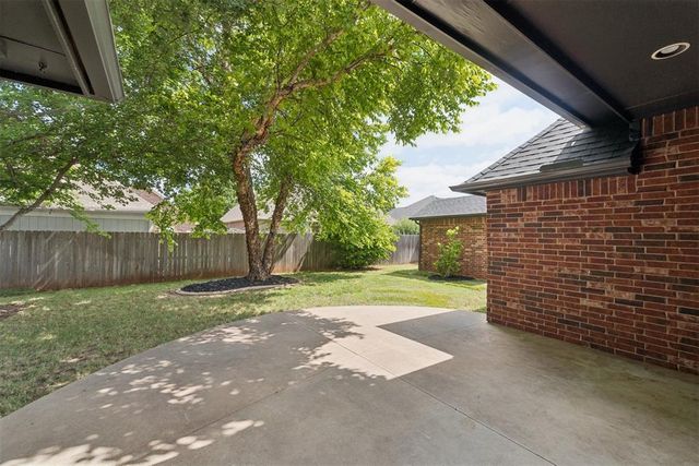 305 E Richmond Terrace, Mustang, OK 73064