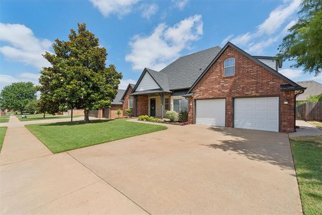 305 E Richmond Terrace, Mustang, OK 73064