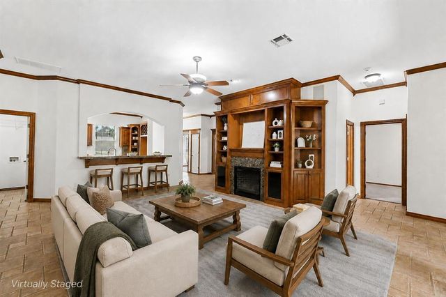 305 E Richmond Terrace, Mustang, OK 73064