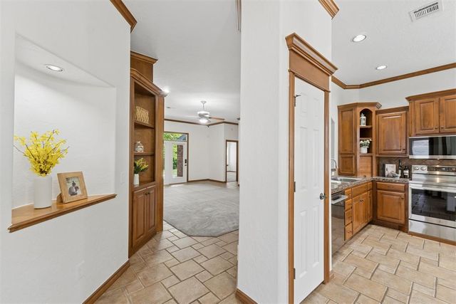 305 E Richmond Terrace, Mustang, OK 73064