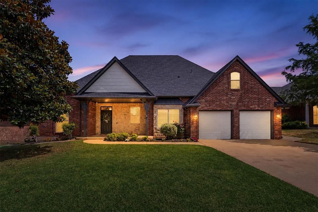 305 E Richmond Terrace, Mustang, OK 73064