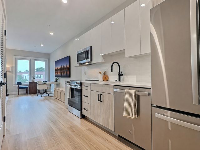 1305 Hyde Park Ave. 213, Boston, MA 02136