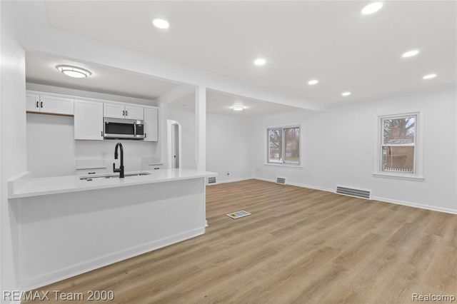 1735 Belton Street, Garden City, MI 48135