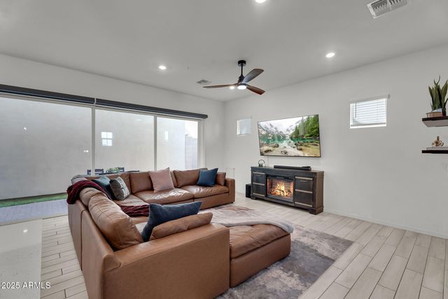 280 E ASTER Drive, Chandler, AZ 85286