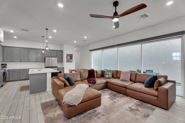 280 E ASTER Drive, Chandler, AZ 85286