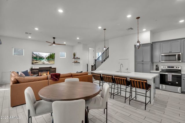 280 E ASTER Drive, Chandler, AZ 85286