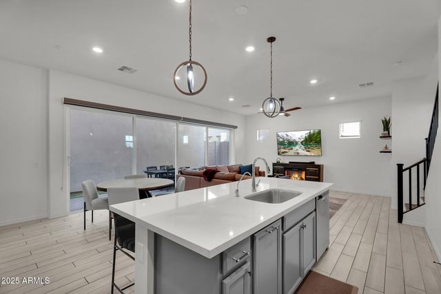 280 E ASTER Drive, Chandler, AZ 85286