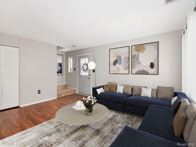 1323 LAUREL VALLEY Drive, Waterford Charter Township, MI 48327