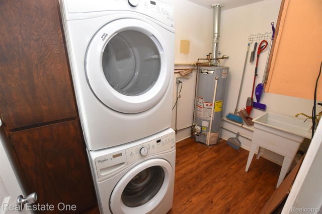 1323 LAUREL VALLEY Drive, Waterford Charter Township, MI 48327