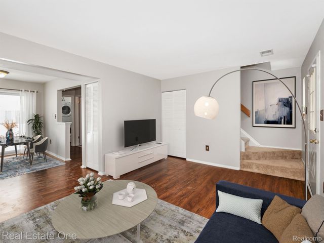 1323 LAUREL VALLEY Drive, Waterford Charter Township, MI 48327