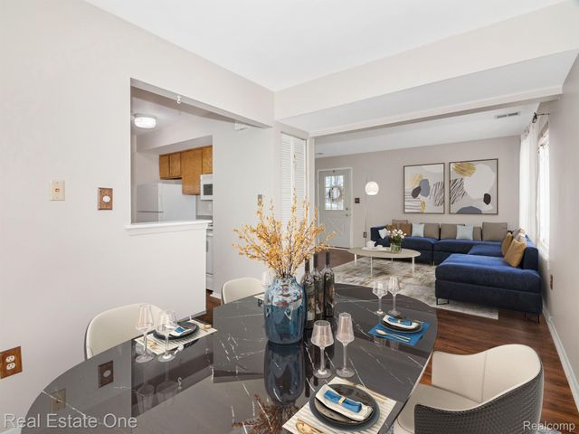 1323 LAUREL VALLEY Drive, Waterford Charter Township, MI 48327