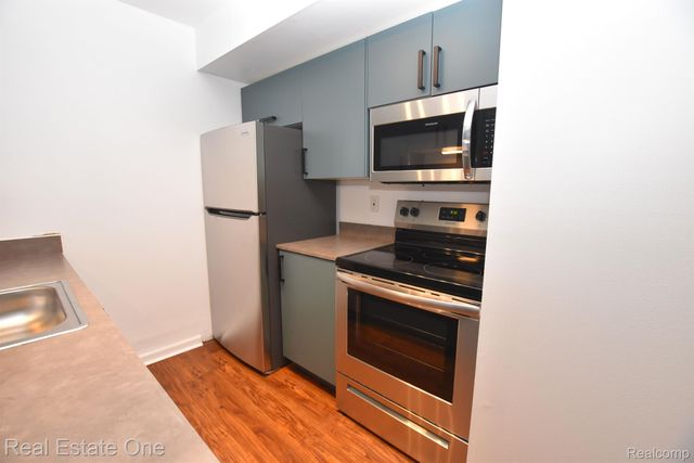 1323 LAUREL VALLEY Drive, Waterford Charter Township, MI 48327