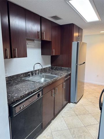 4521 W Mcnab Road 19, Pompano Beach, FL 33069