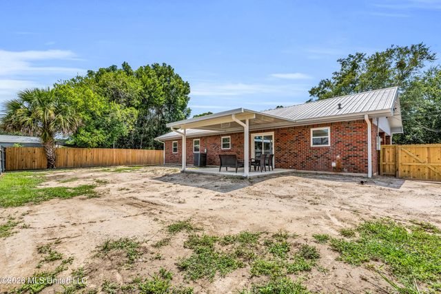337 Saint George Street, Bay Saint Louis, MS 39520