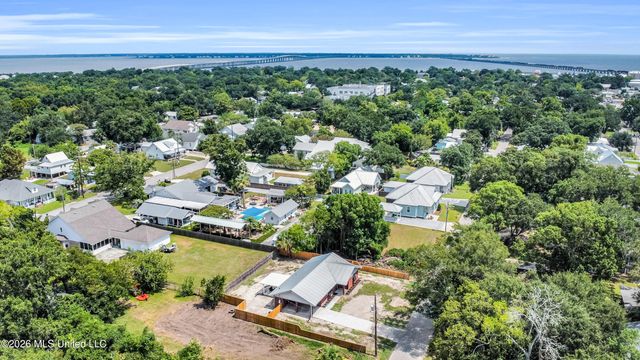337 Saint George Street, Bay Saint Louis, MS 39520